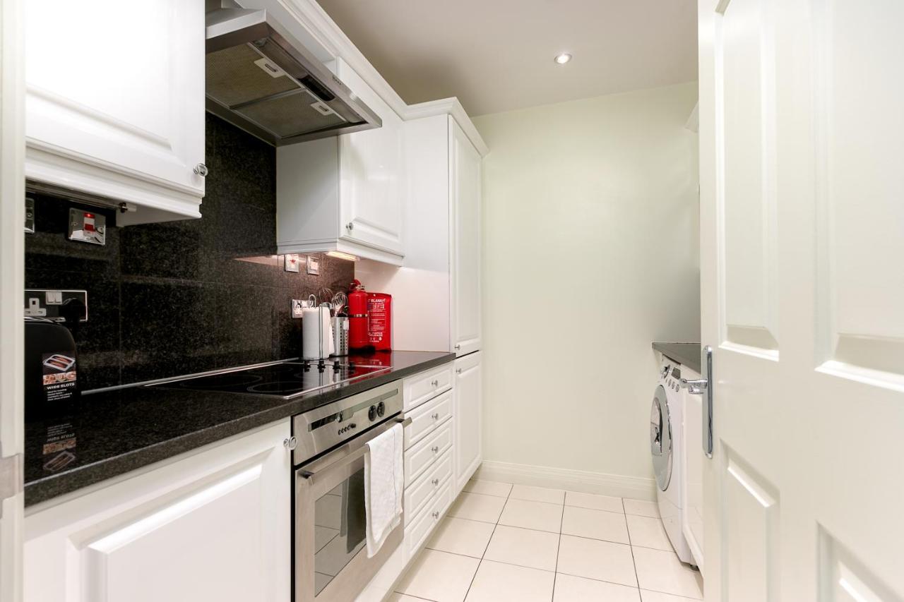 Point West Apartments 런던 외부 사진