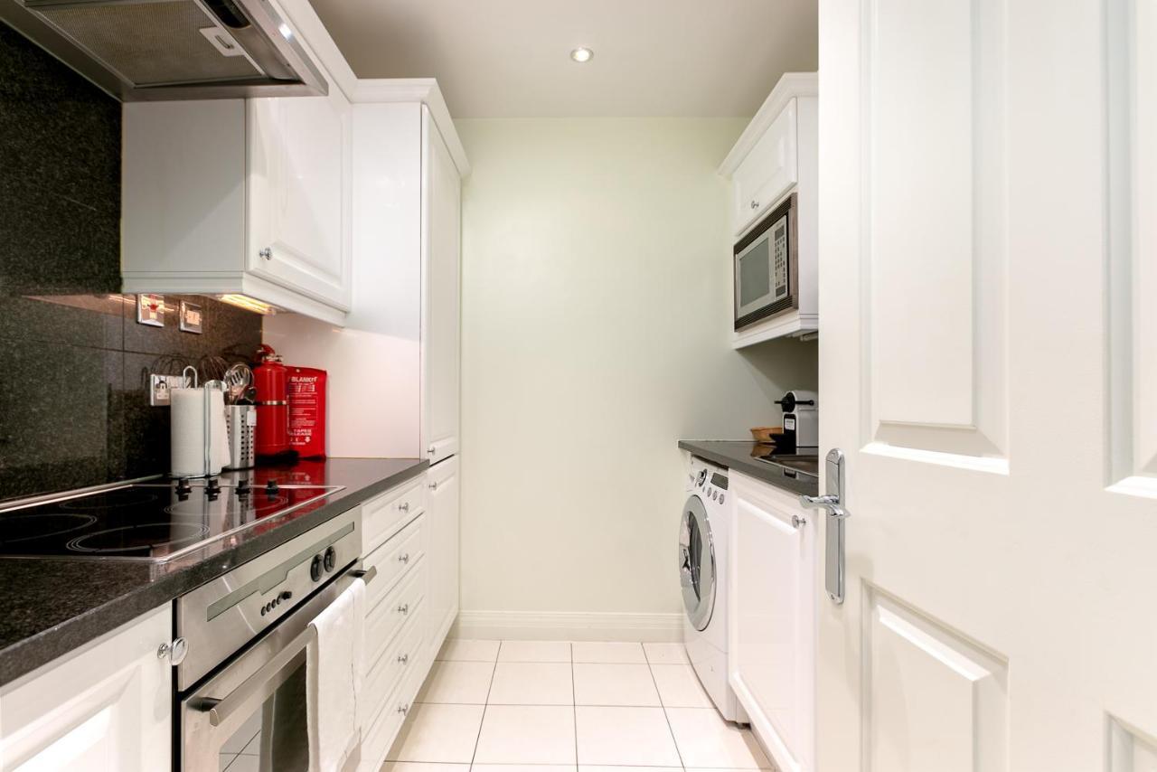 Point West Apartments 런던 외부 사진