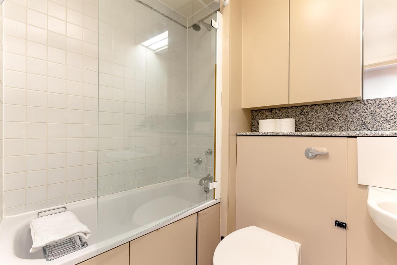 Point West Apartments 런던 외부 사진