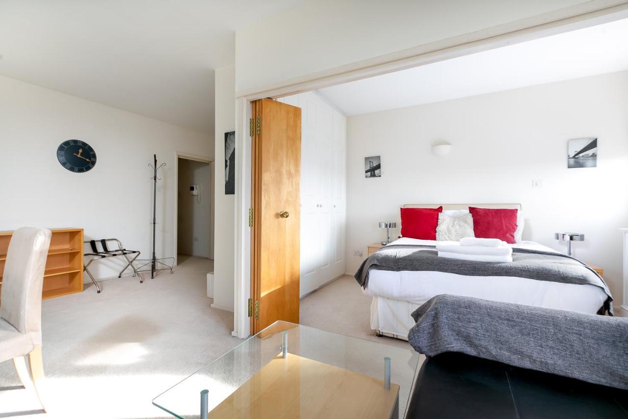 Point West Apartments 런던 외부 사진